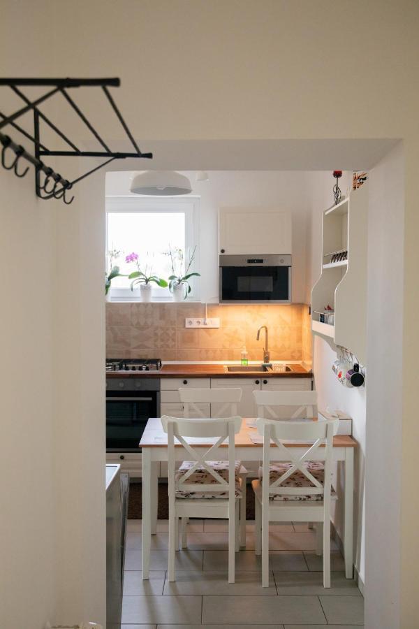 Firpo Apartman Eger Buitenkant foto