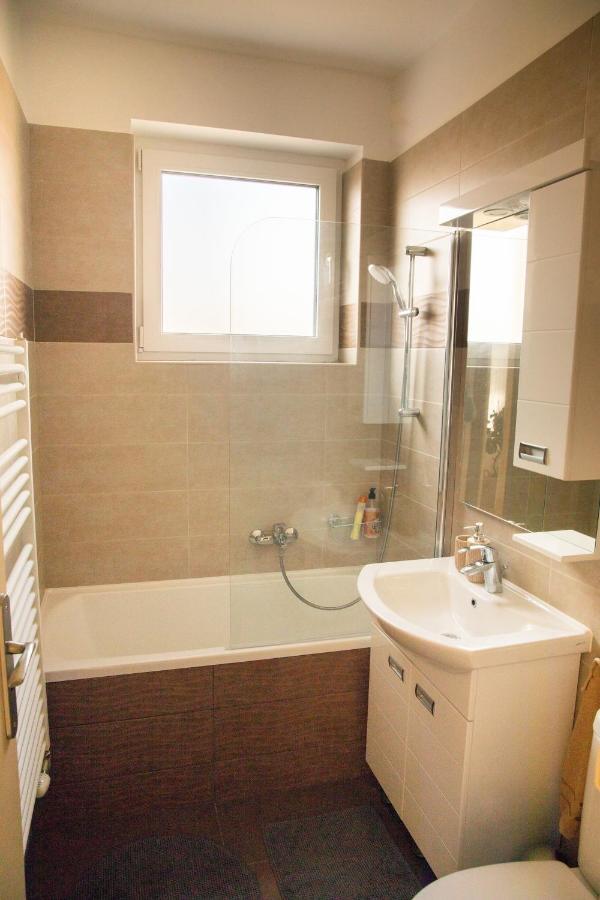 Firpo Apartman Eger Buitenkant foto