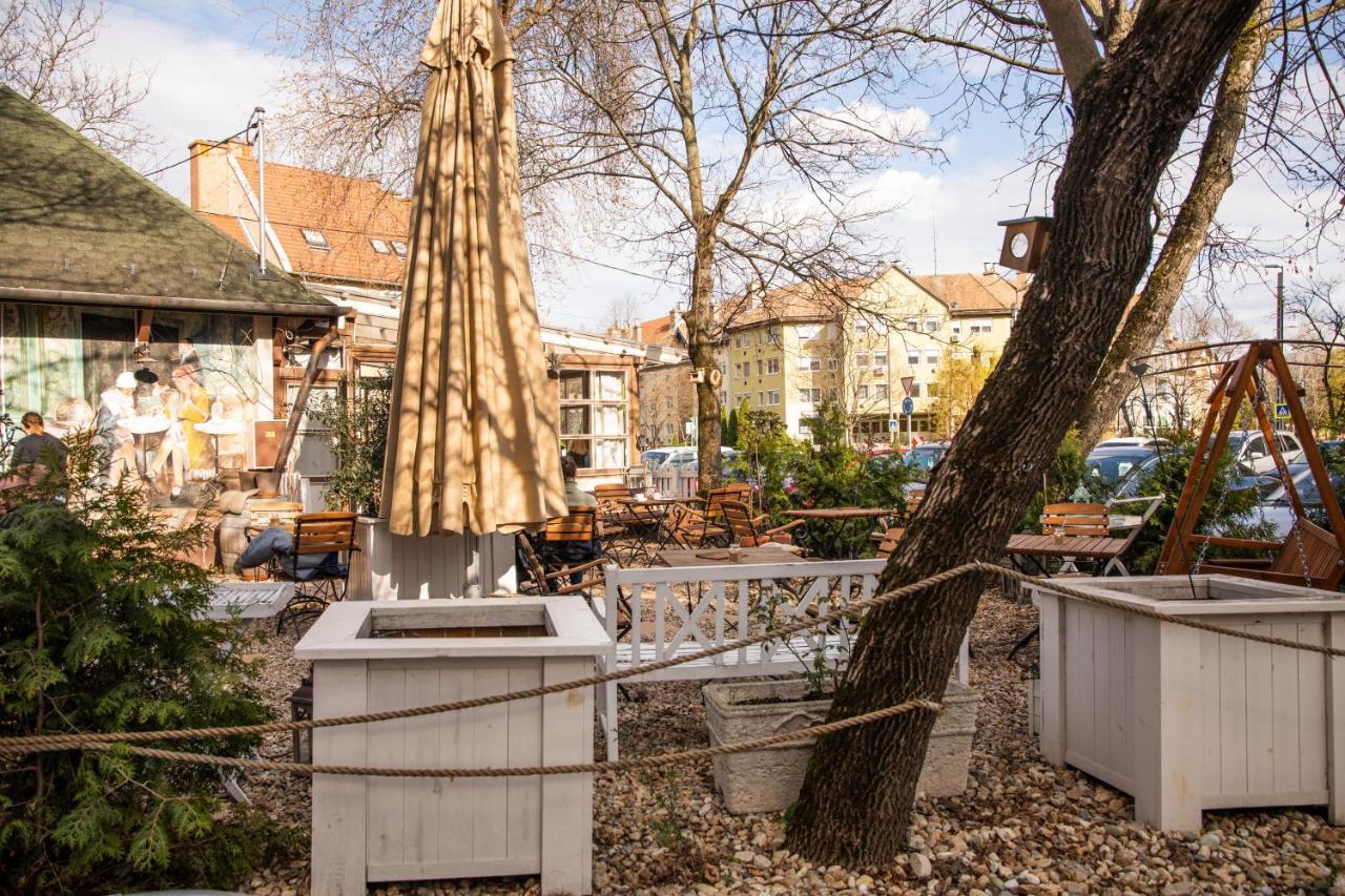 Firpo Apartman Eger Buitenkant foto